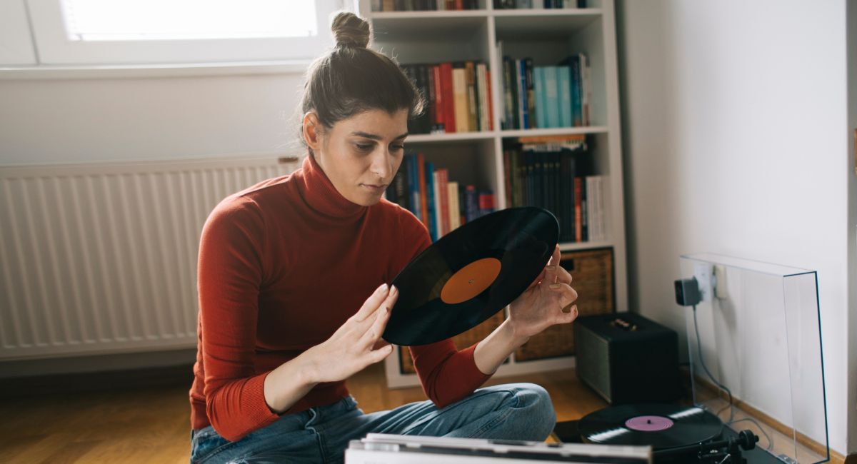 How to Handle Vinyl Records